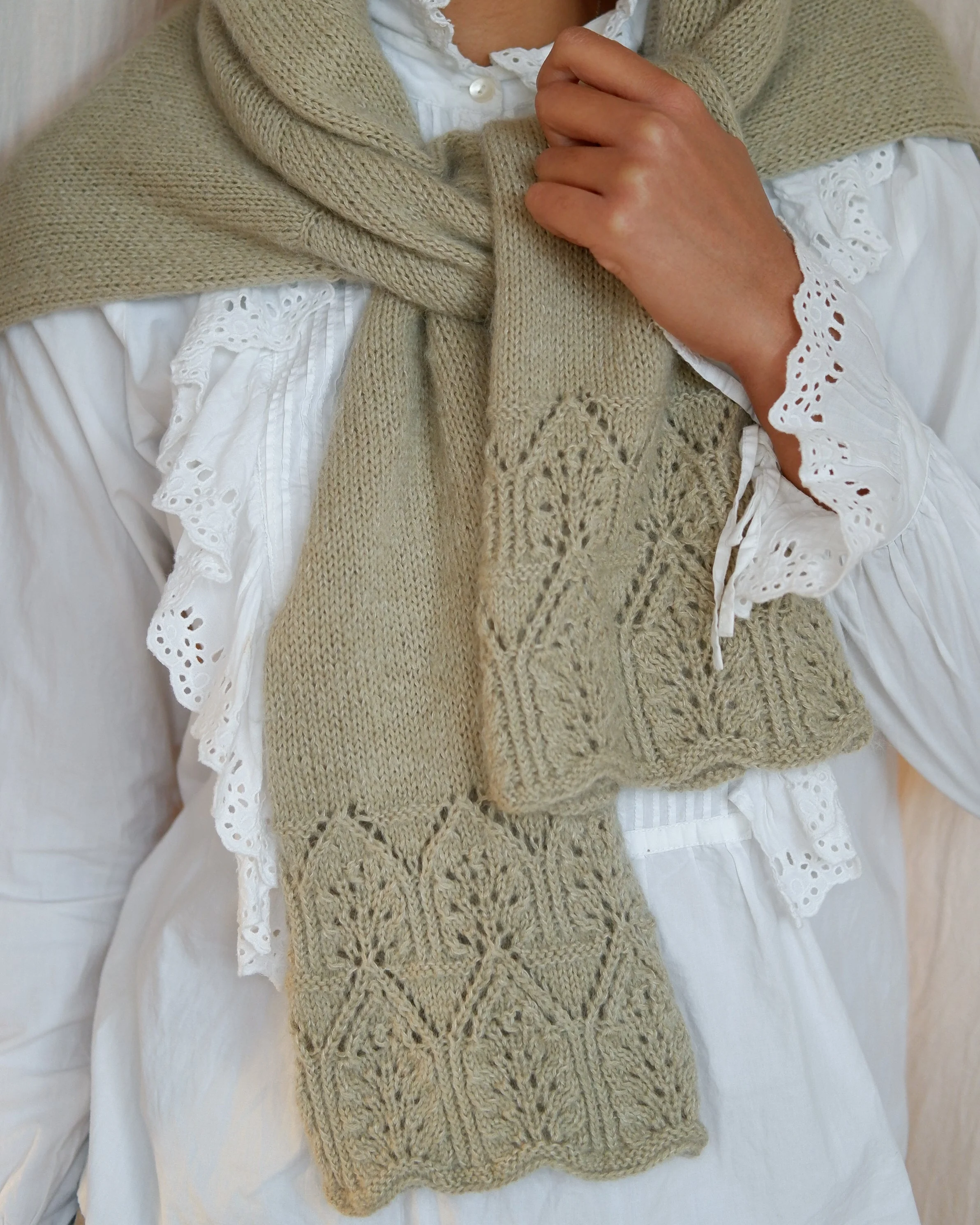 Daimi Sweater - Image 9