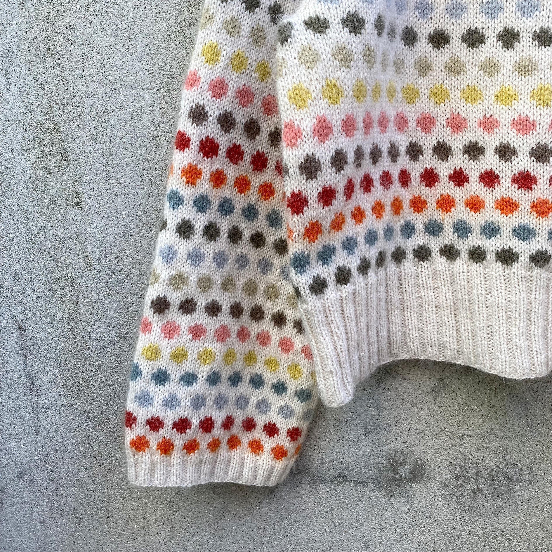 Dot Sweater - Image 10
