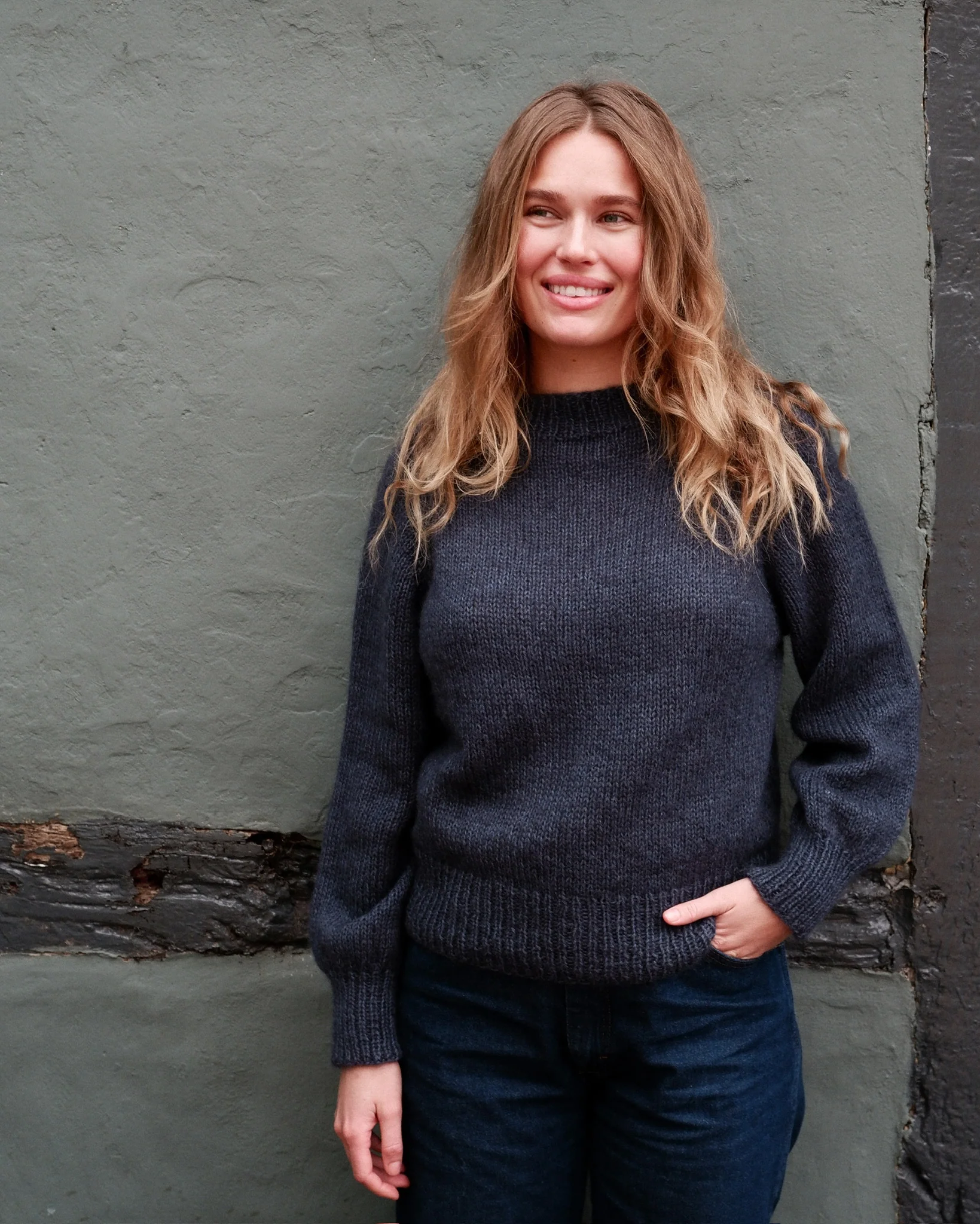 Simple and Simple Sweater - Image 2