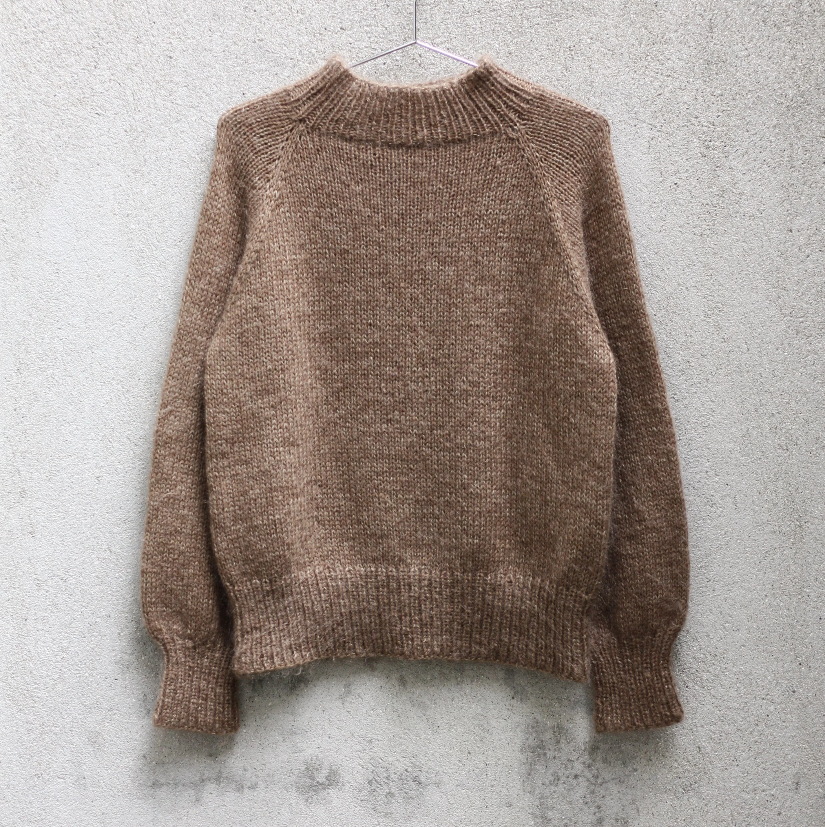 Simple and Simple Sweater - Image 5