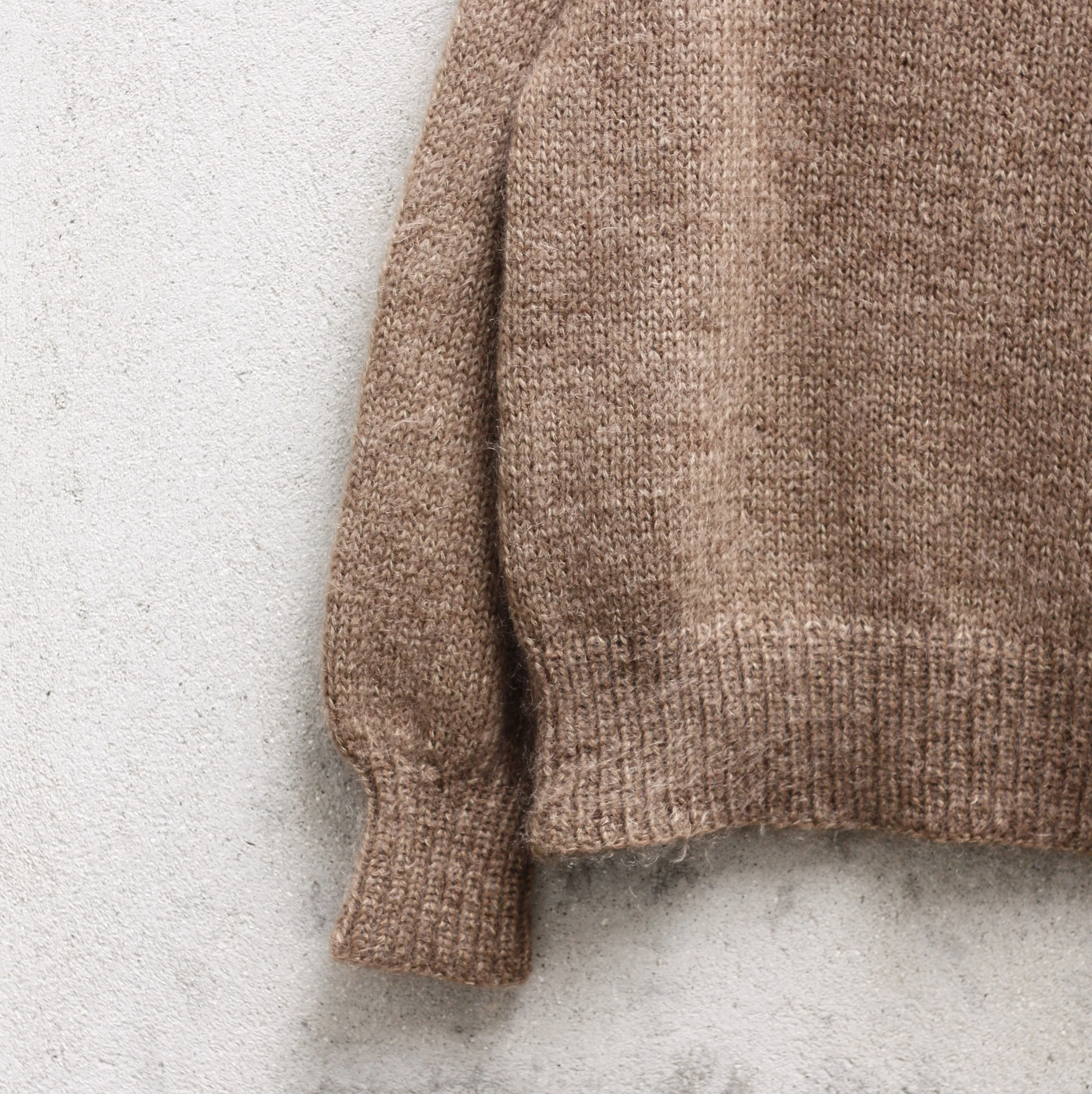 Simple and Simple Sweater - Image 7